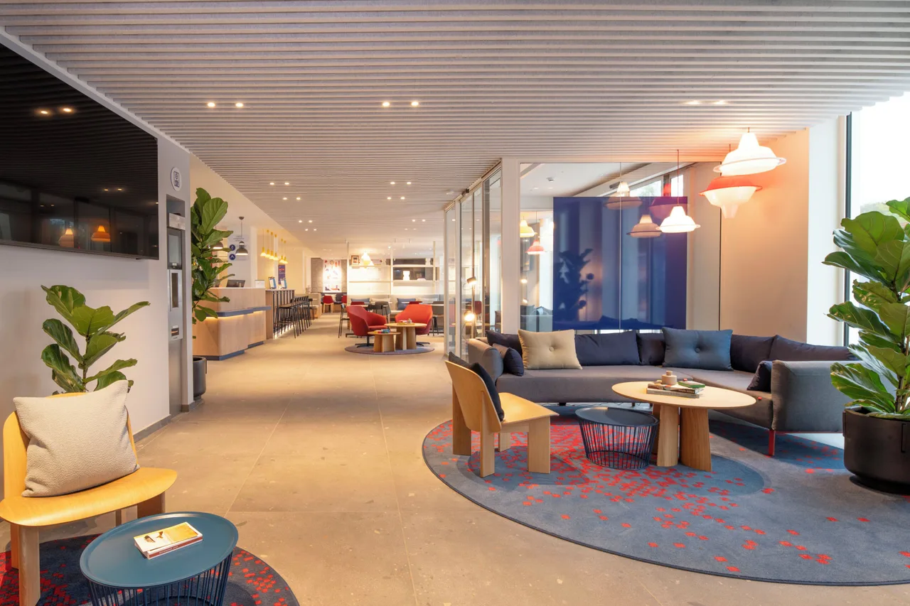 Holiday Inn Ghent Centrum — hotel