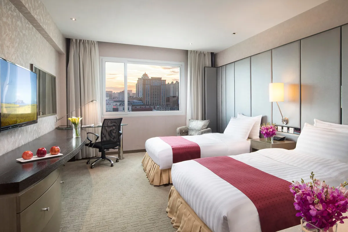 Holiday Inn Harbin City Centre — rooms and atmosphere
