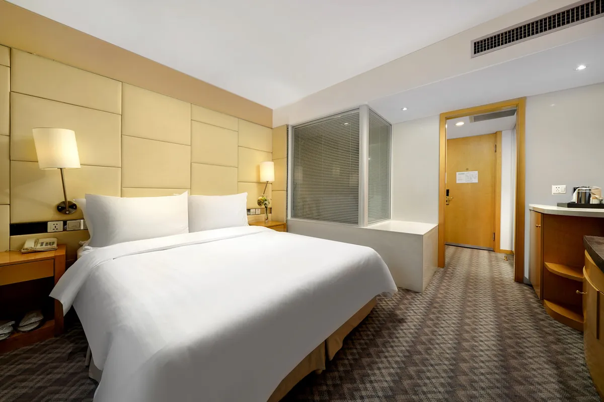 Holiday Inn Harbin City Centre — rooms and atmosphere