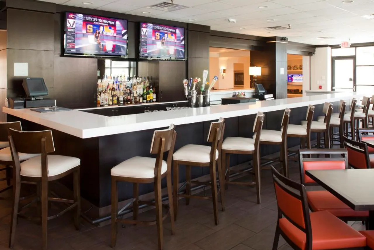 Holiday Inn Houston S - NRG Area - Med Ctr by IHG — rooms and atmosphere