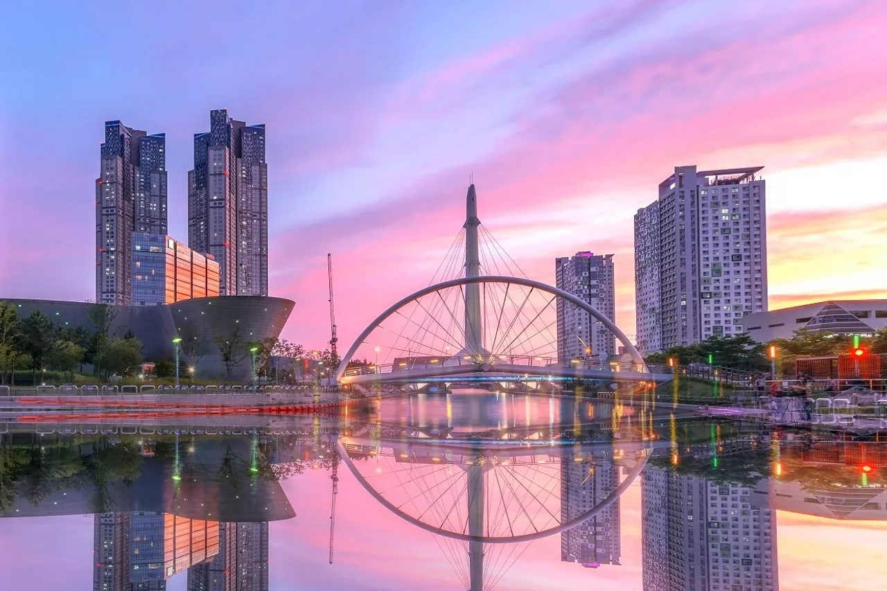 Holiday Inn Incheon Songdo by IHG — rooms and atmosphere