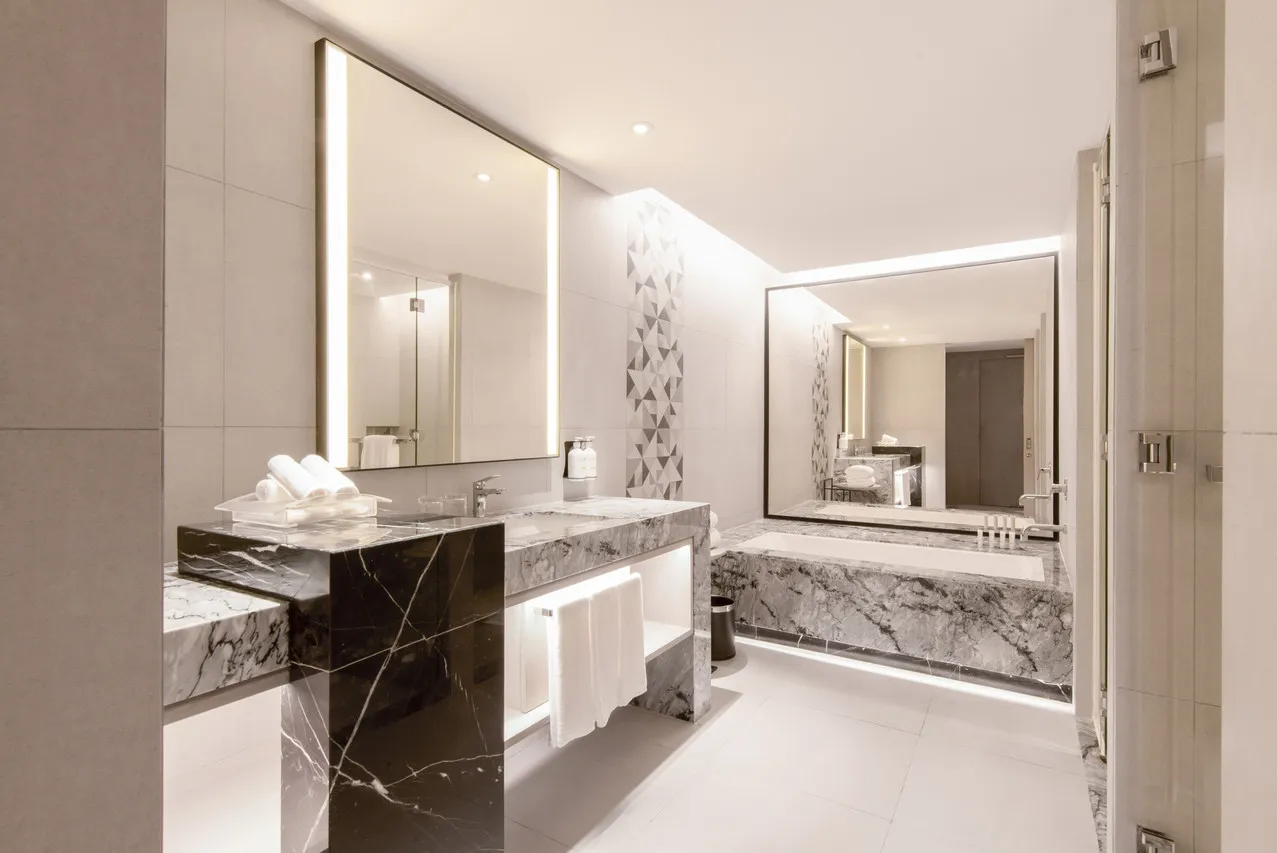 Holiday Inn Johor Bahru City Centre — rooms and atmosphere