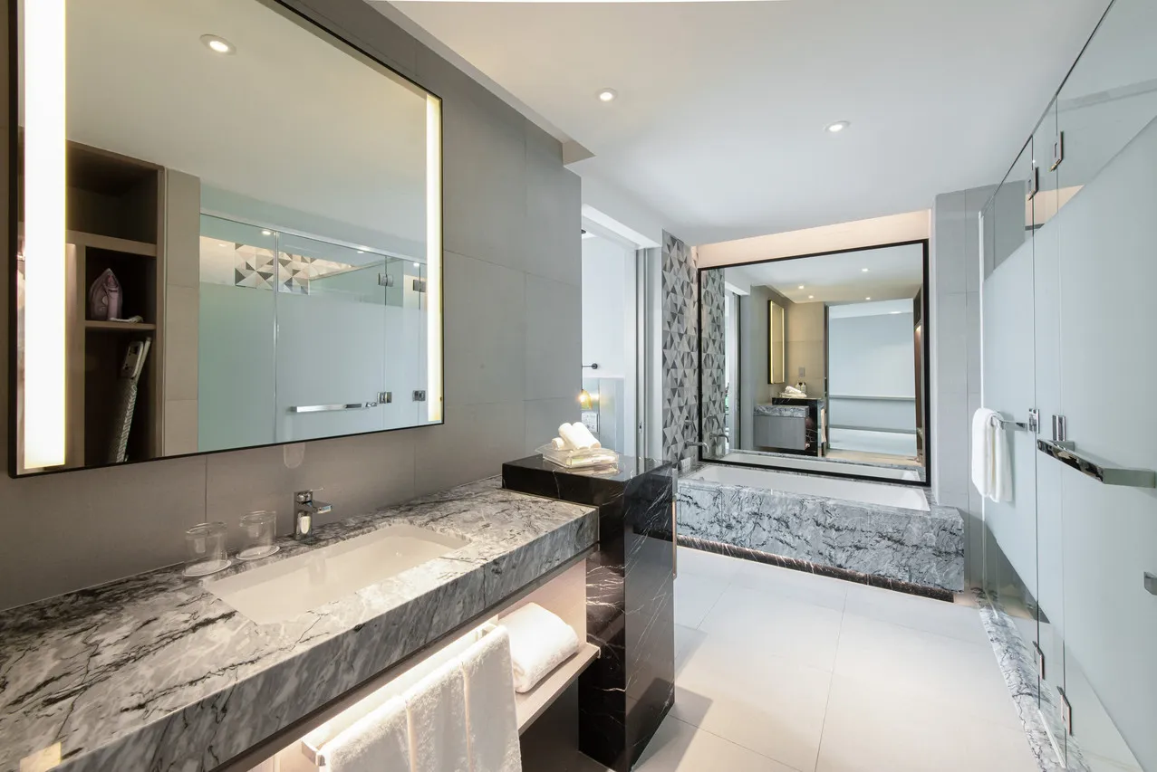 Holiday Inn Johor Bahru City Centre — rooms and atmosphere