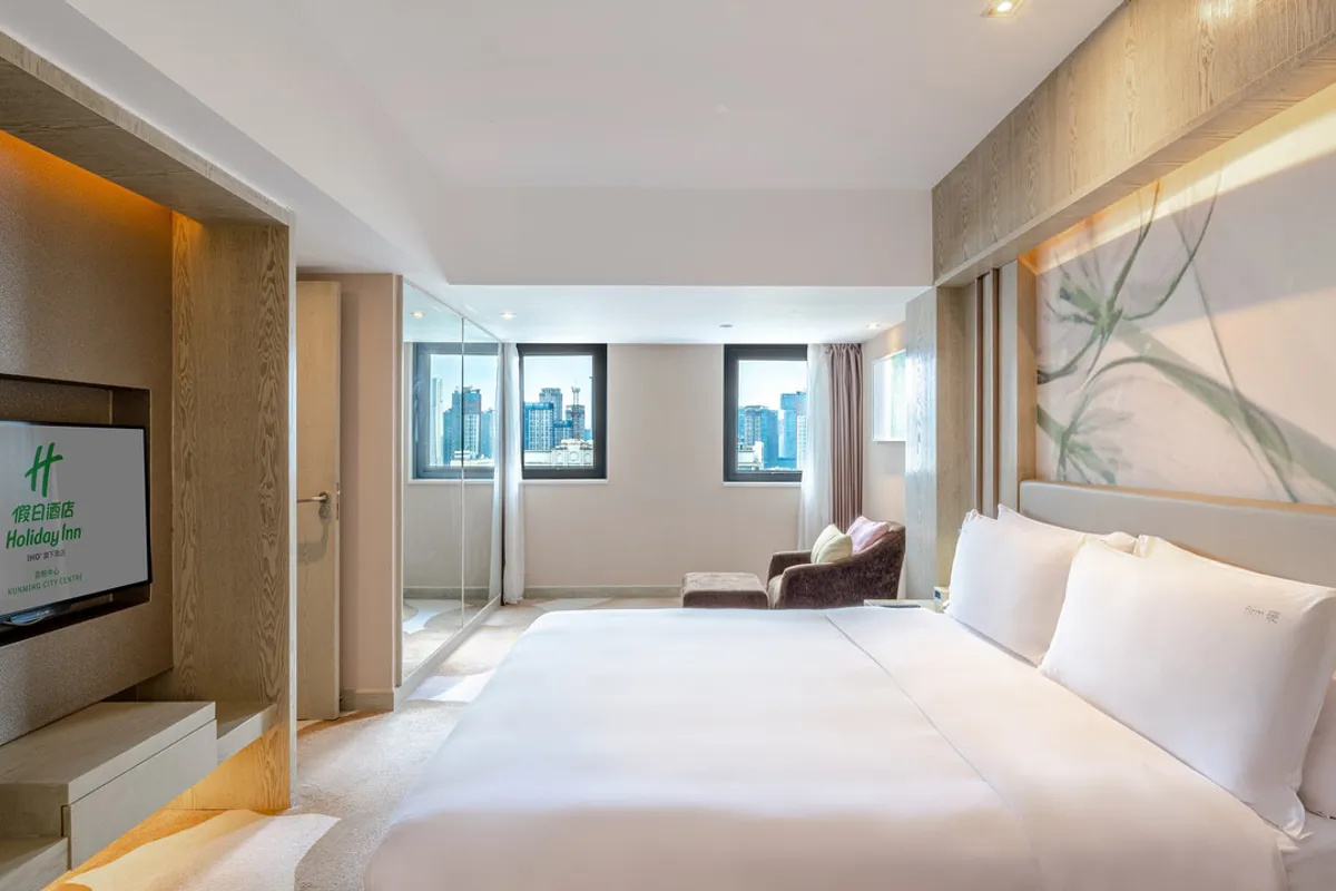 Holiday Inn Kunming City Centre — rooms and atmosphere