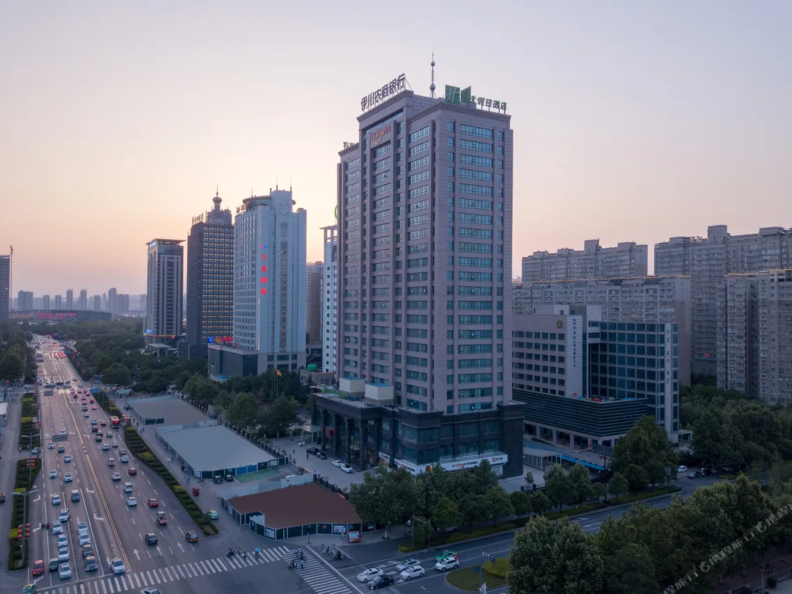 Holiday Inn Express Luoyang City Center — rooms and atmosphere