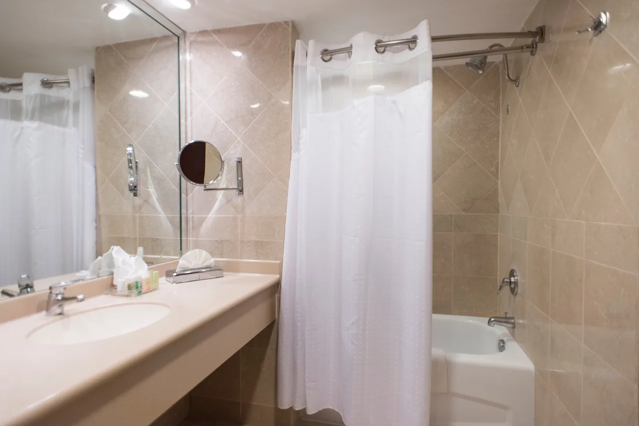 Holiday Inn Managua Convention Center — rooms and atmosphere