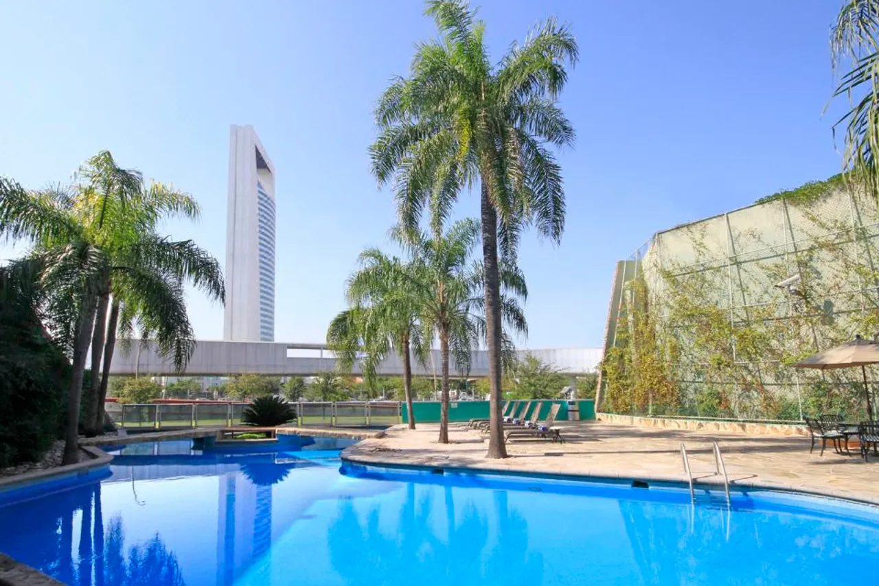 Holiday Inn Monterrey - Parque Fundidora by IHG — rooms and atmosphere