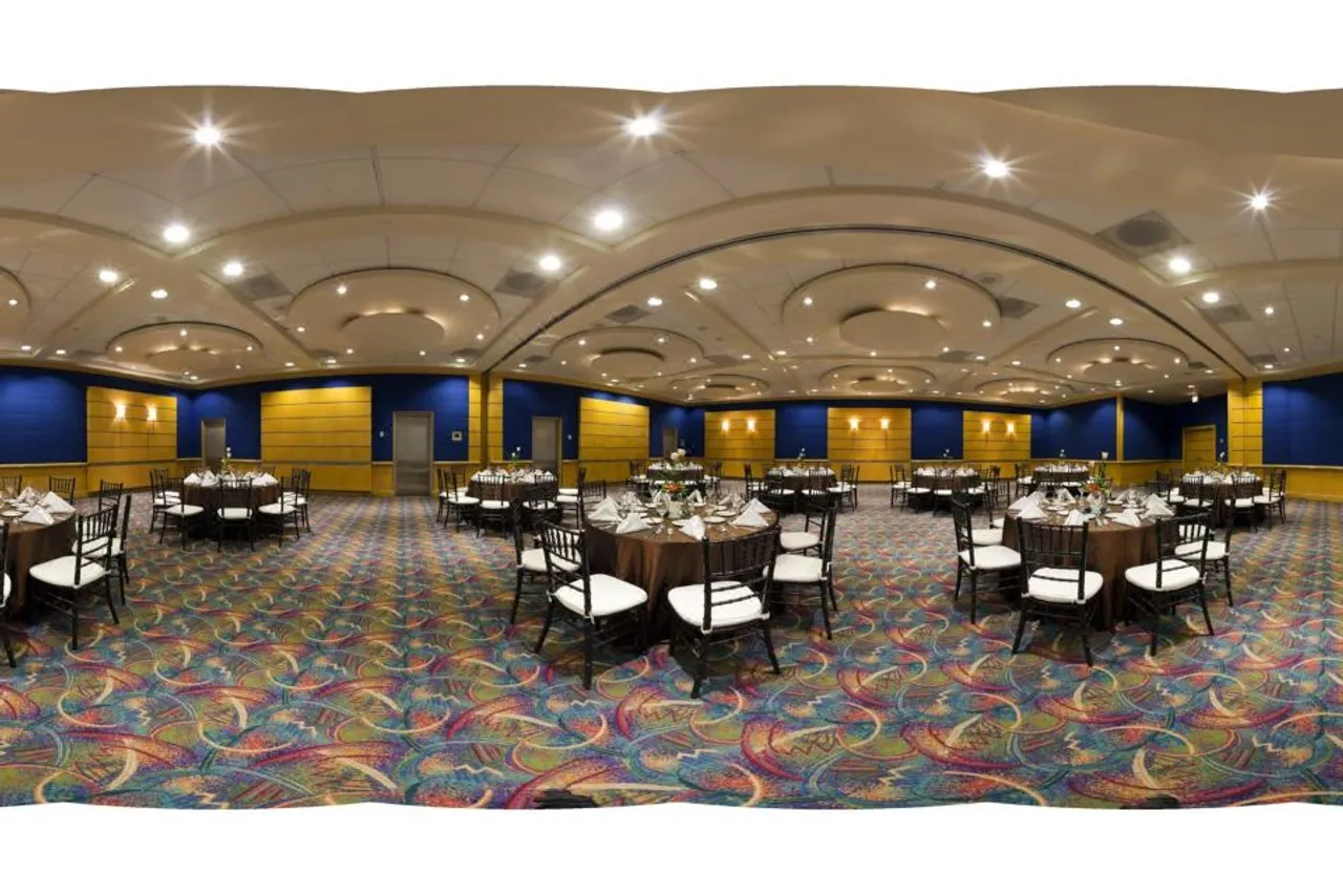 Holiday Inn Monterrey - Parque Fundidora by IHG — rooms and atmosphere