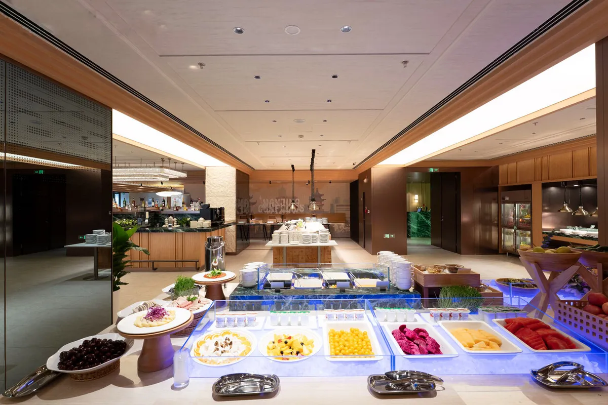 Holiday Inn Nanjing Aqua City — rooms and atmosphere