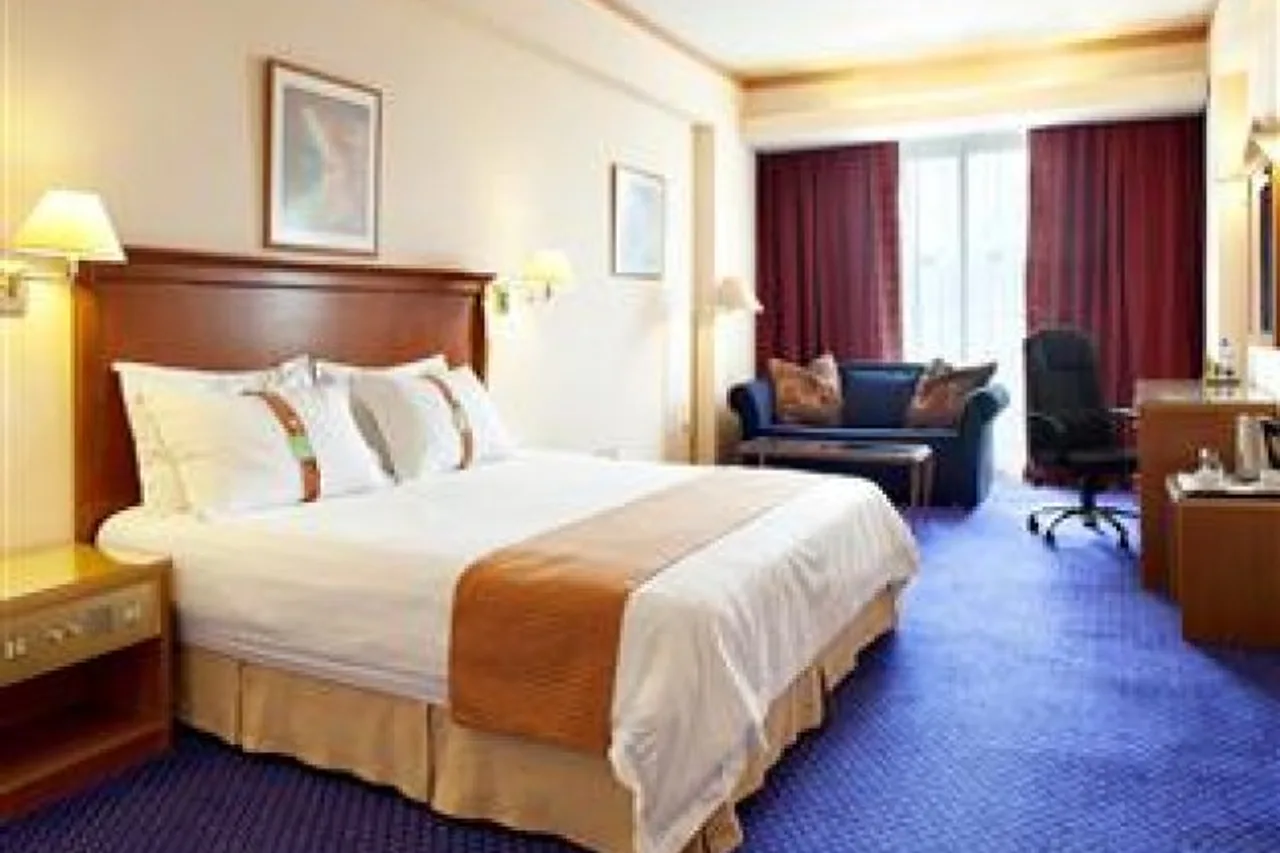 Holiday Inn Nicosia City Centre — rooms and atmosphere