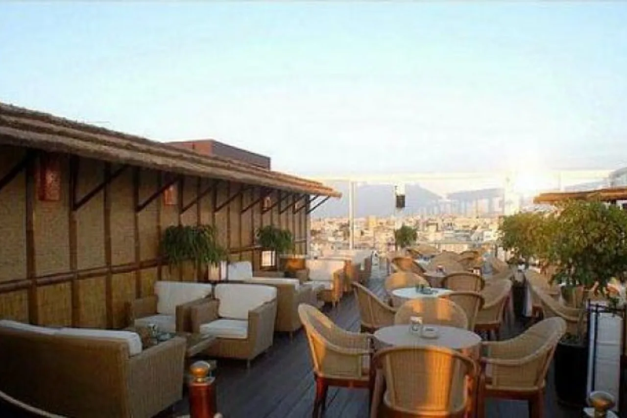 Holiday Inn Nicosia City Centre — rooms and atmosphere