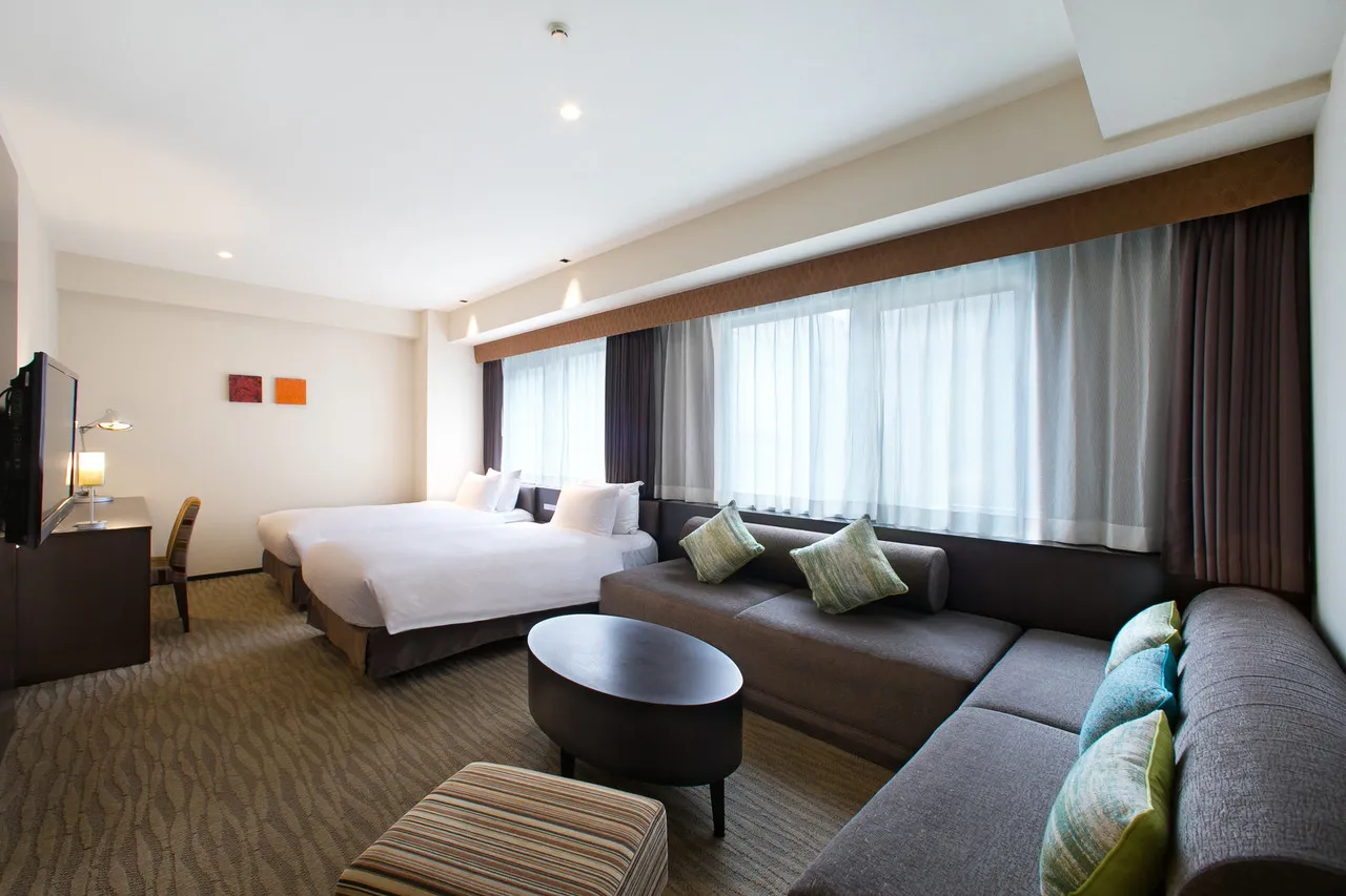Holiday Inn Osaka Namba — rooms and atmosphere