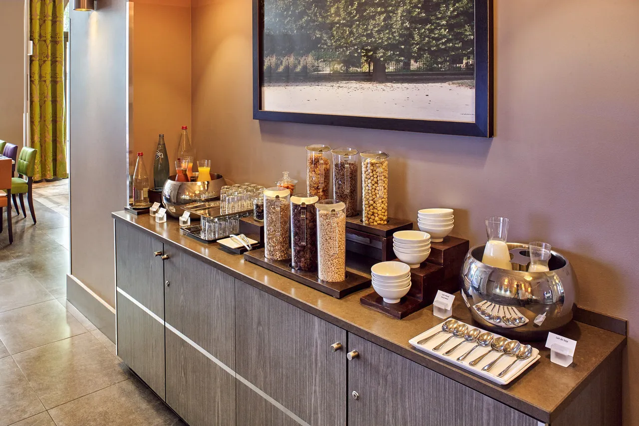 Holiday Inn Paris Gare de Lyon Bastille — rooms and atmosphere