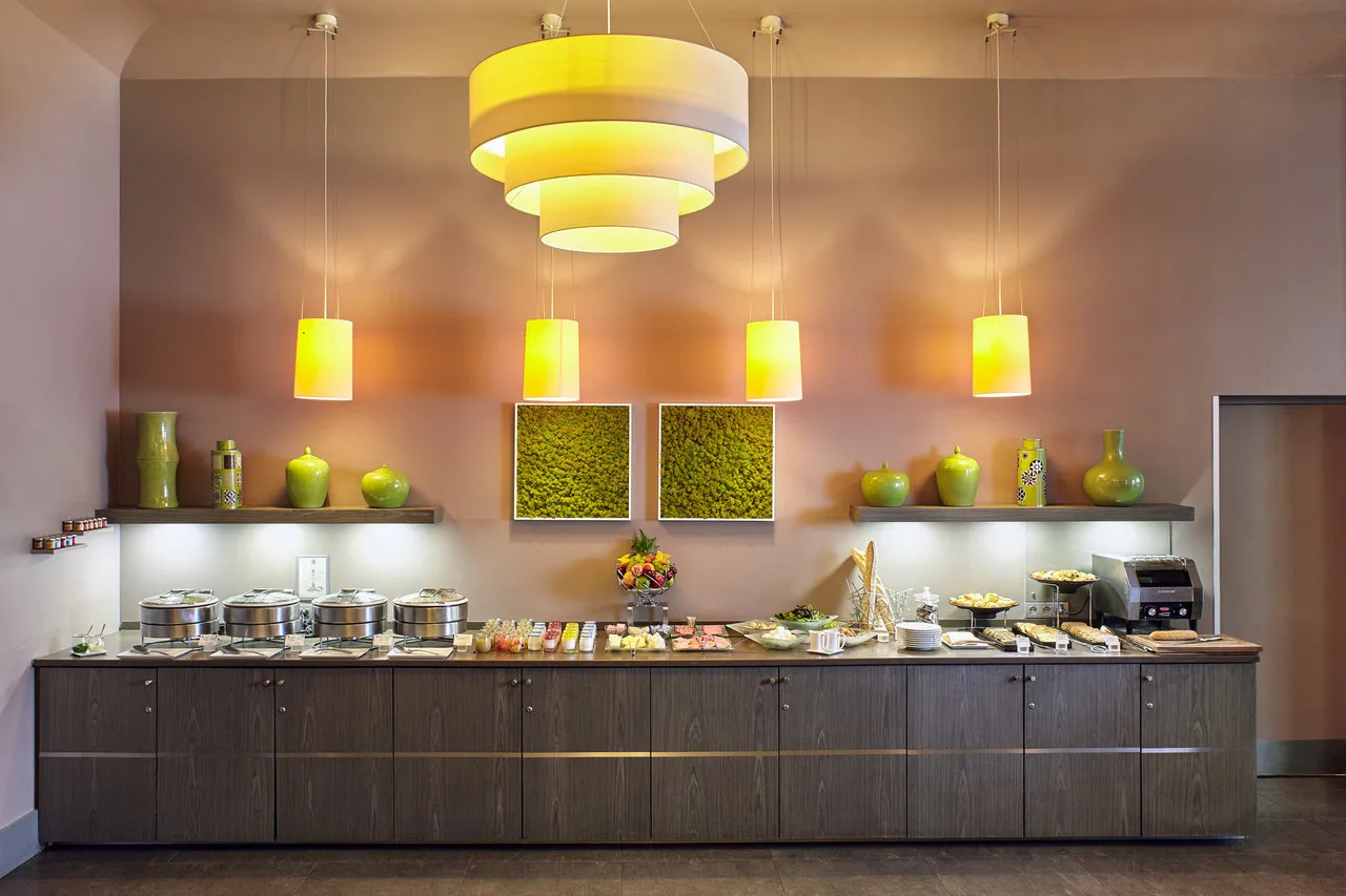 Holiday Inn Paris Gare de Lyon Bastille — rooms and atmosphere