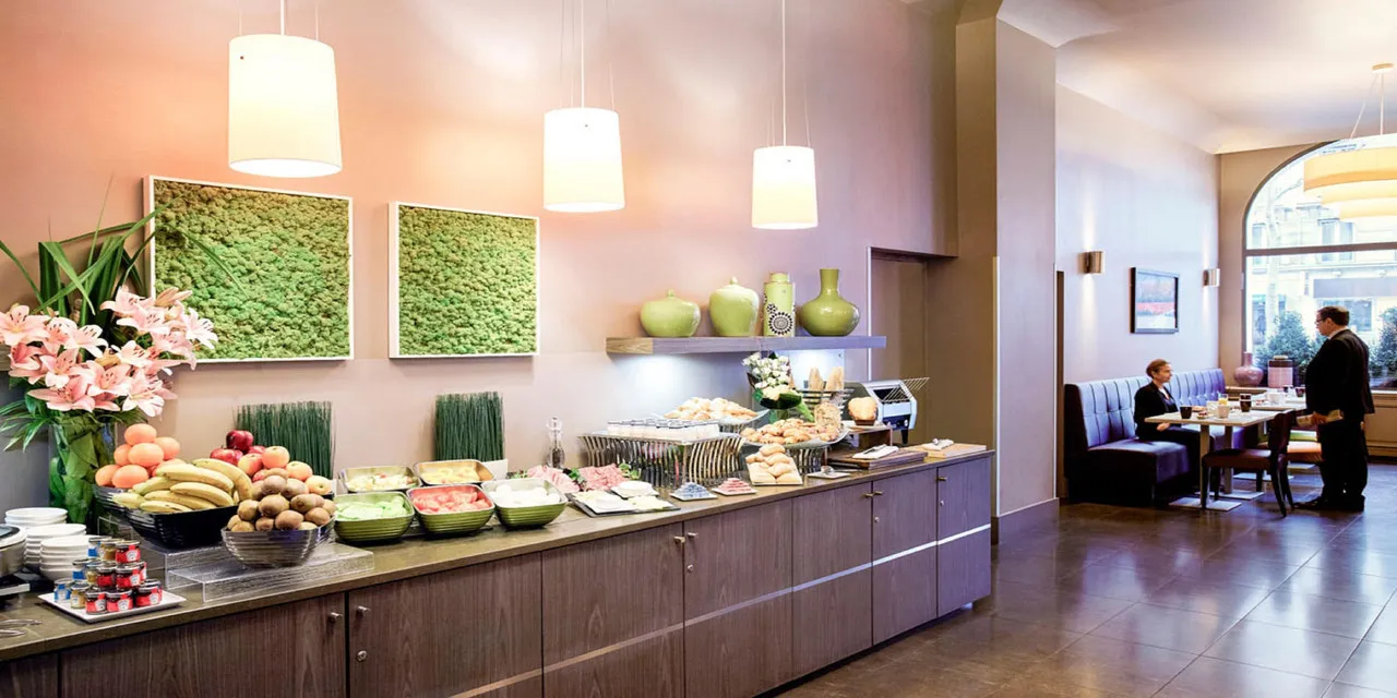 Holiday Inn Paris Gare de Lyon Bastille — rooms and atmosphere