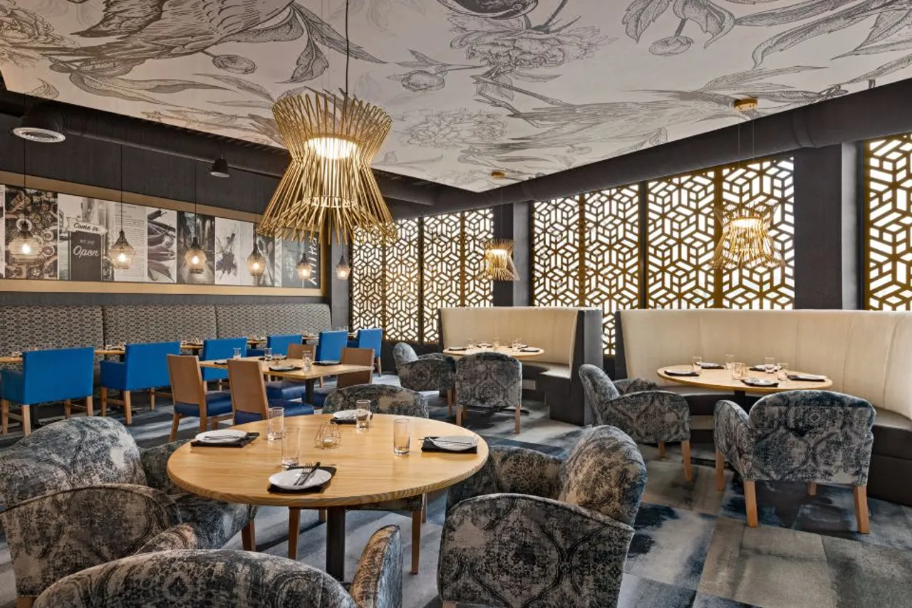 Holiday Inn Philadelphia Arpt-Stadium Area by IHG — rooms and atmosphere