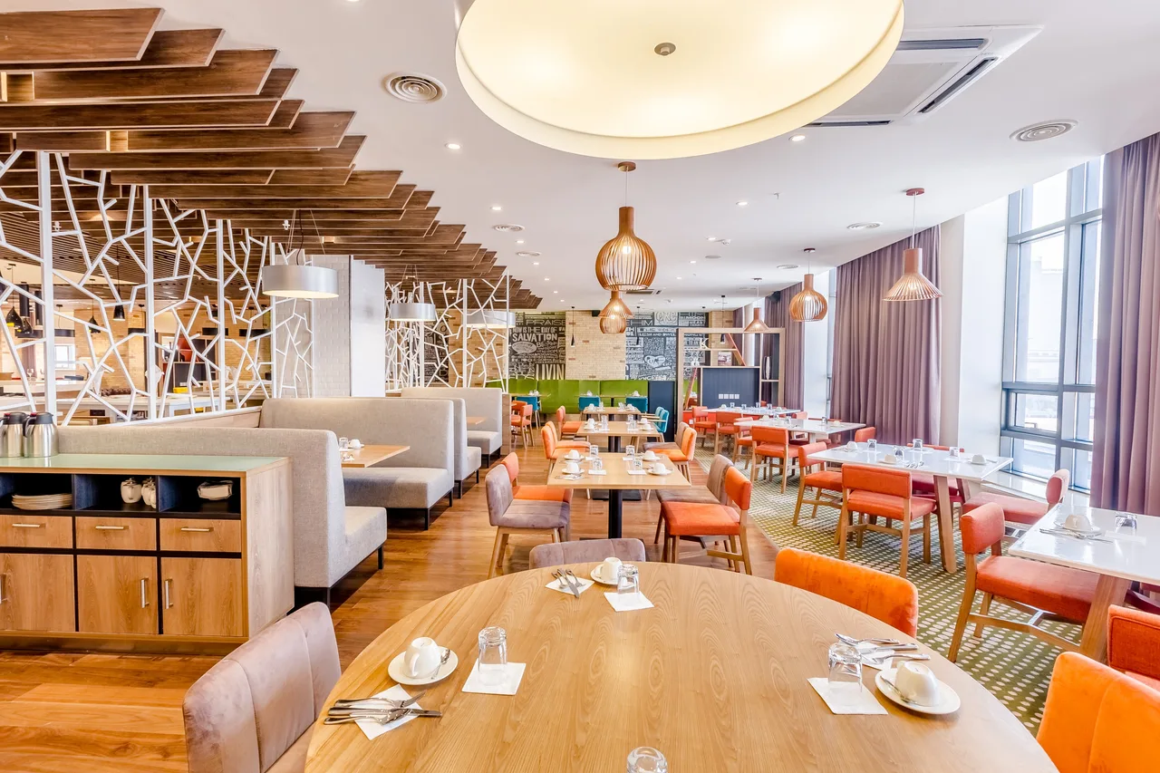 Holiday Inn Ulaanbaatar — rooms and atmosphere