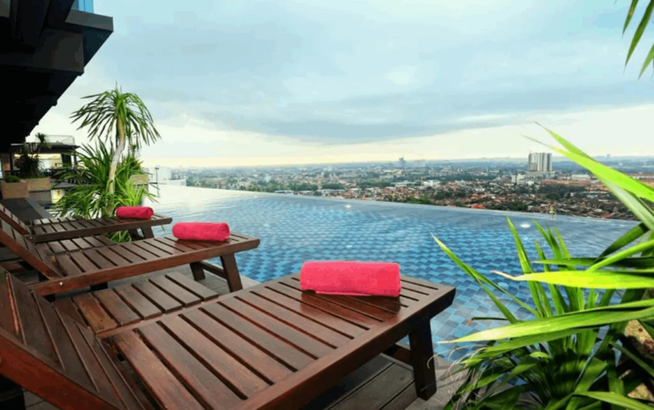 Holiday Villa Johor Bahru City Centre — rooms and atmosphere