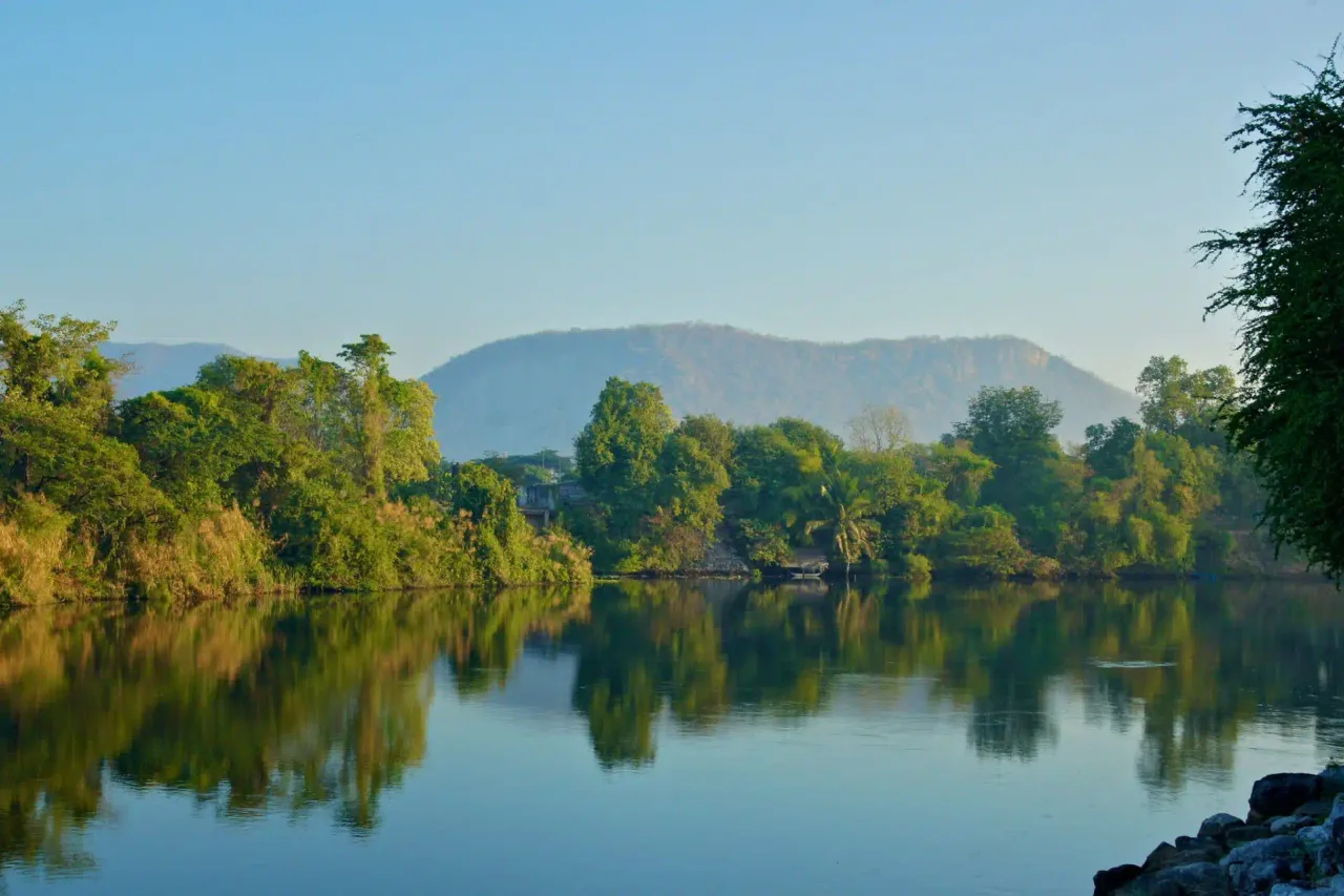 Home Phutoey River Kwai Hotspring & Nature Resort — rooms and atmosphere