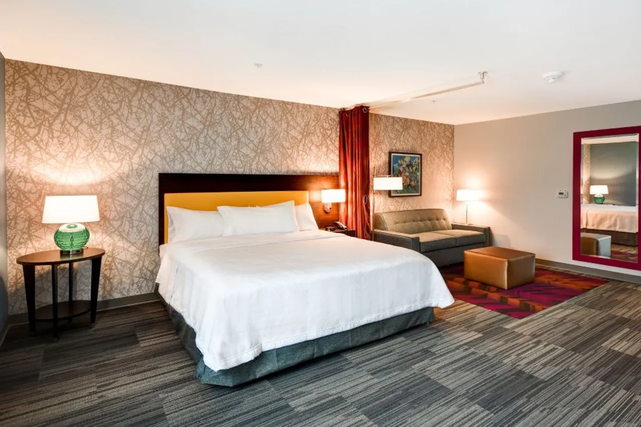 Home2 Suites by Hilton Walpole Foxboro — rooms and atmosphere