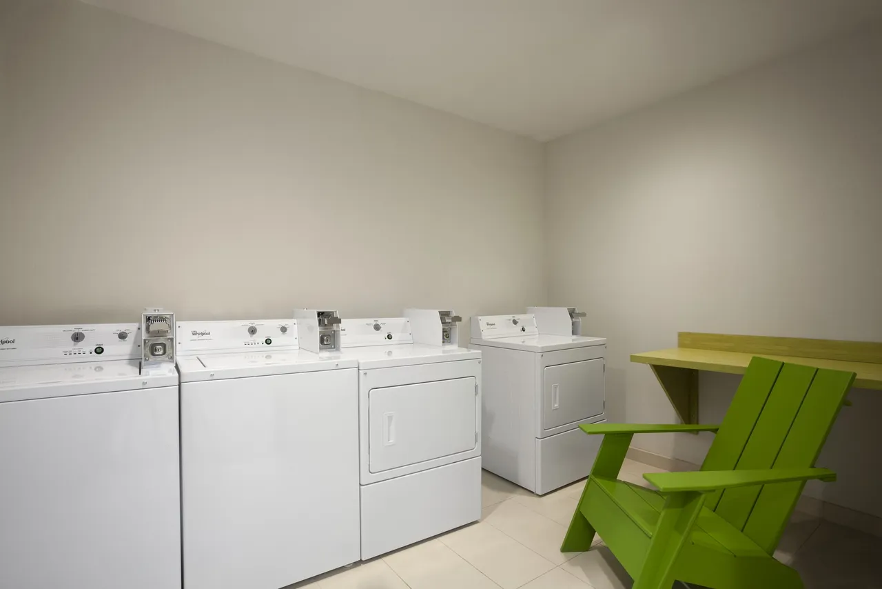 Home2 Suites by Hilton Philadelphia - Convention Center — rooms and atmosphere
