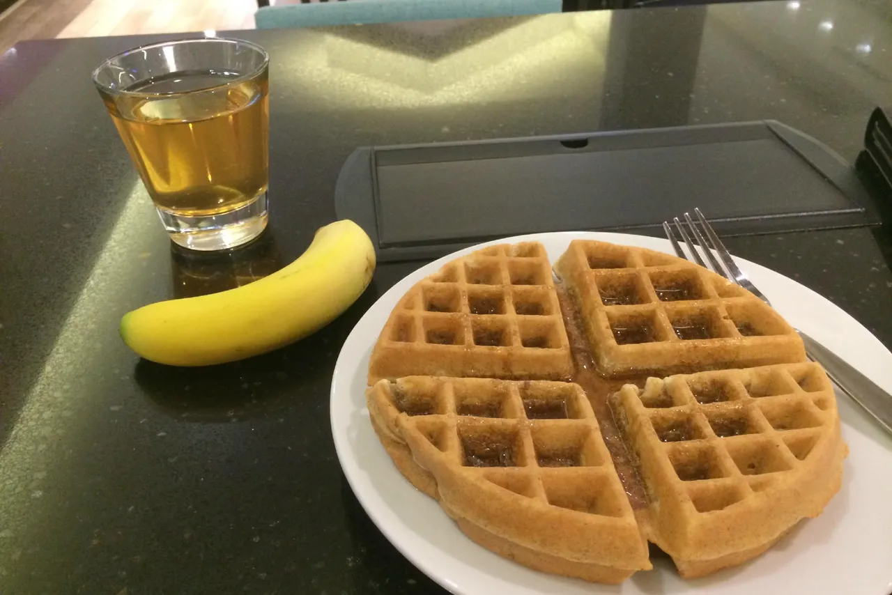Home2 Suites by Hilton Philadelphia - Convention Center — rooms and atmosphere