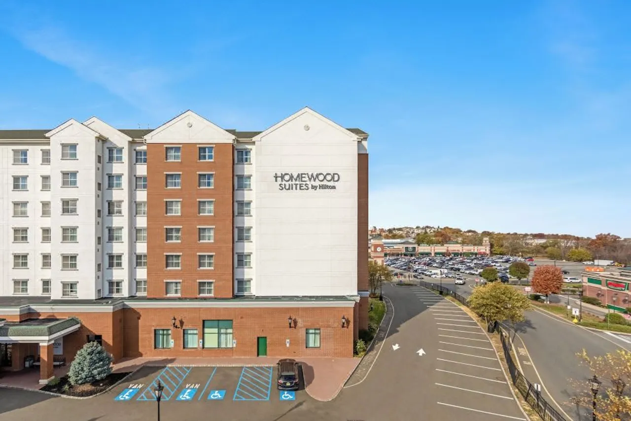 Homewood Suites by Hilton East Rutherford - Meadowlands — rooms and atmosphere