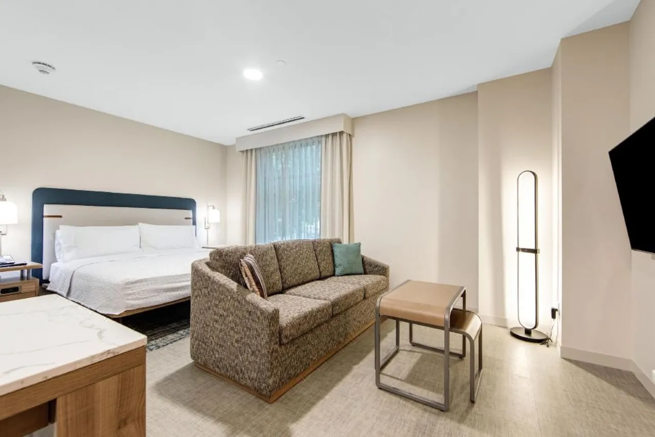 Homewood Suites by Hilton East Rutherford - Meadowlands — rooms and atmosphere