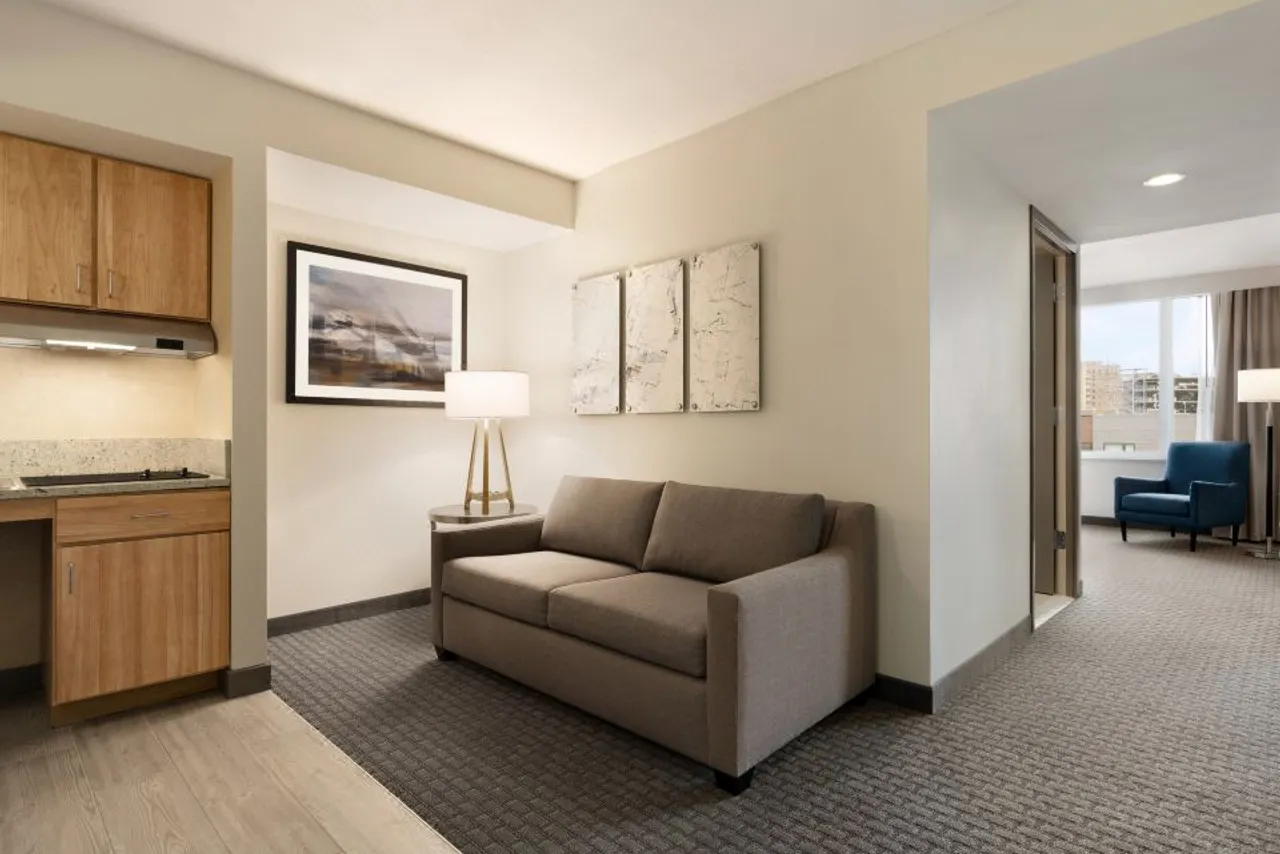 Homewood Suites by Hilton University City Philadelphia — rooms and atmosphere