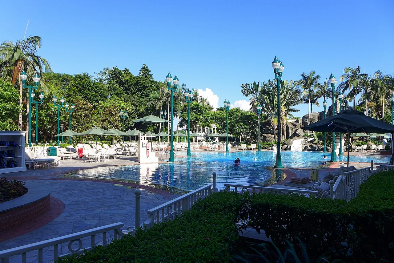สระว่ายน้ำกลางแจ้ง Hong Kong Disneyland Hotel