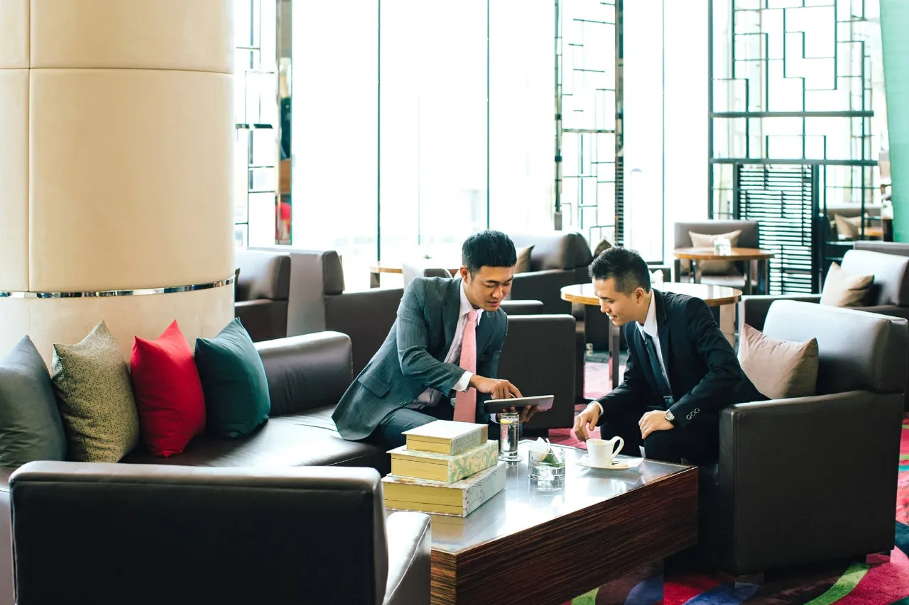 Hong Kong SkyCity Marriott Hotel — rooms and atmosphere
