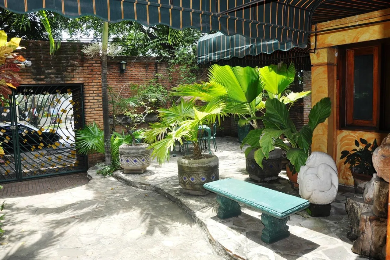 Hostal Real Bolonia — rooms and atmosphere