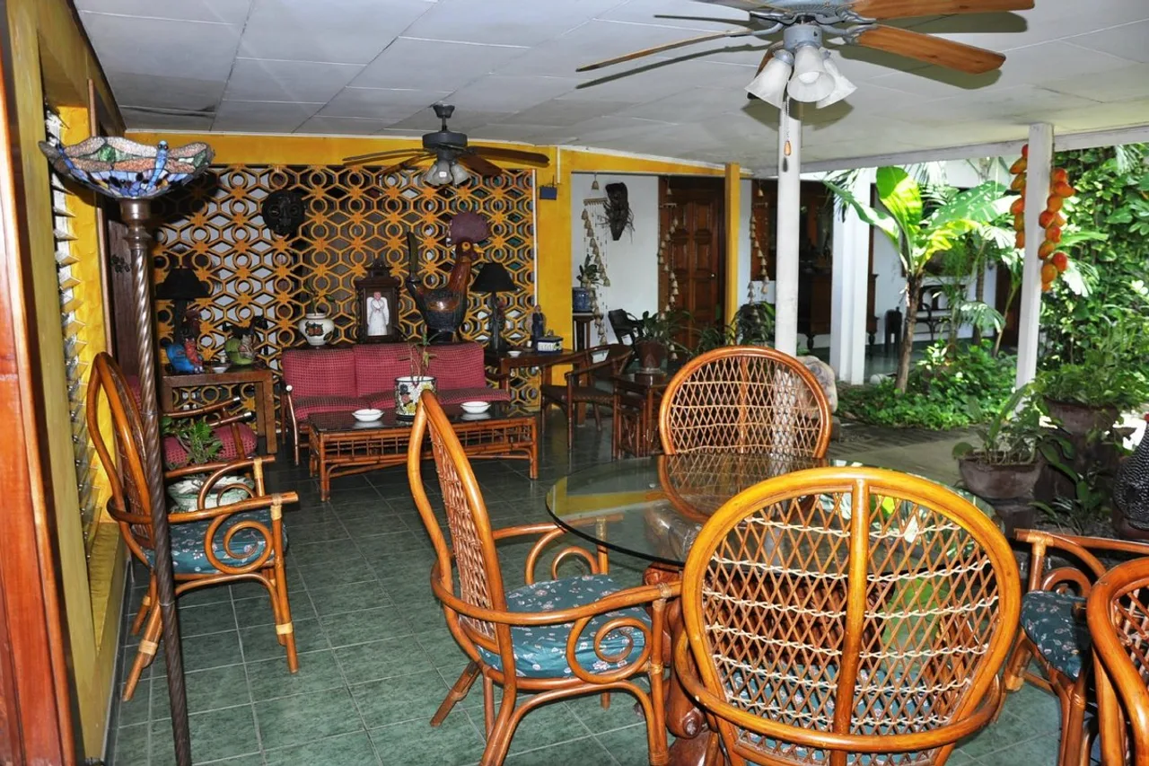 Hostal Real Bolonia — rooms and atmosphere