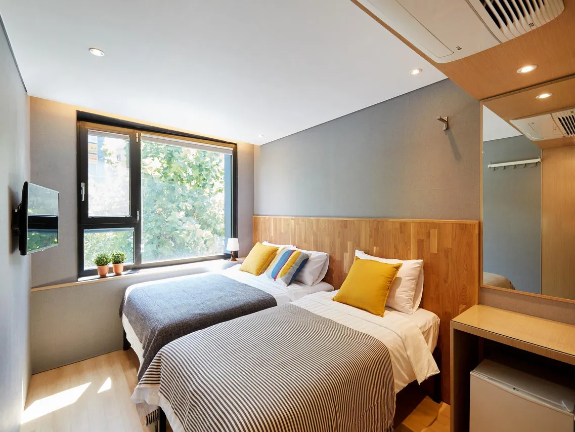 Hostel CLEO Hongdae — rooms and atmosphere
