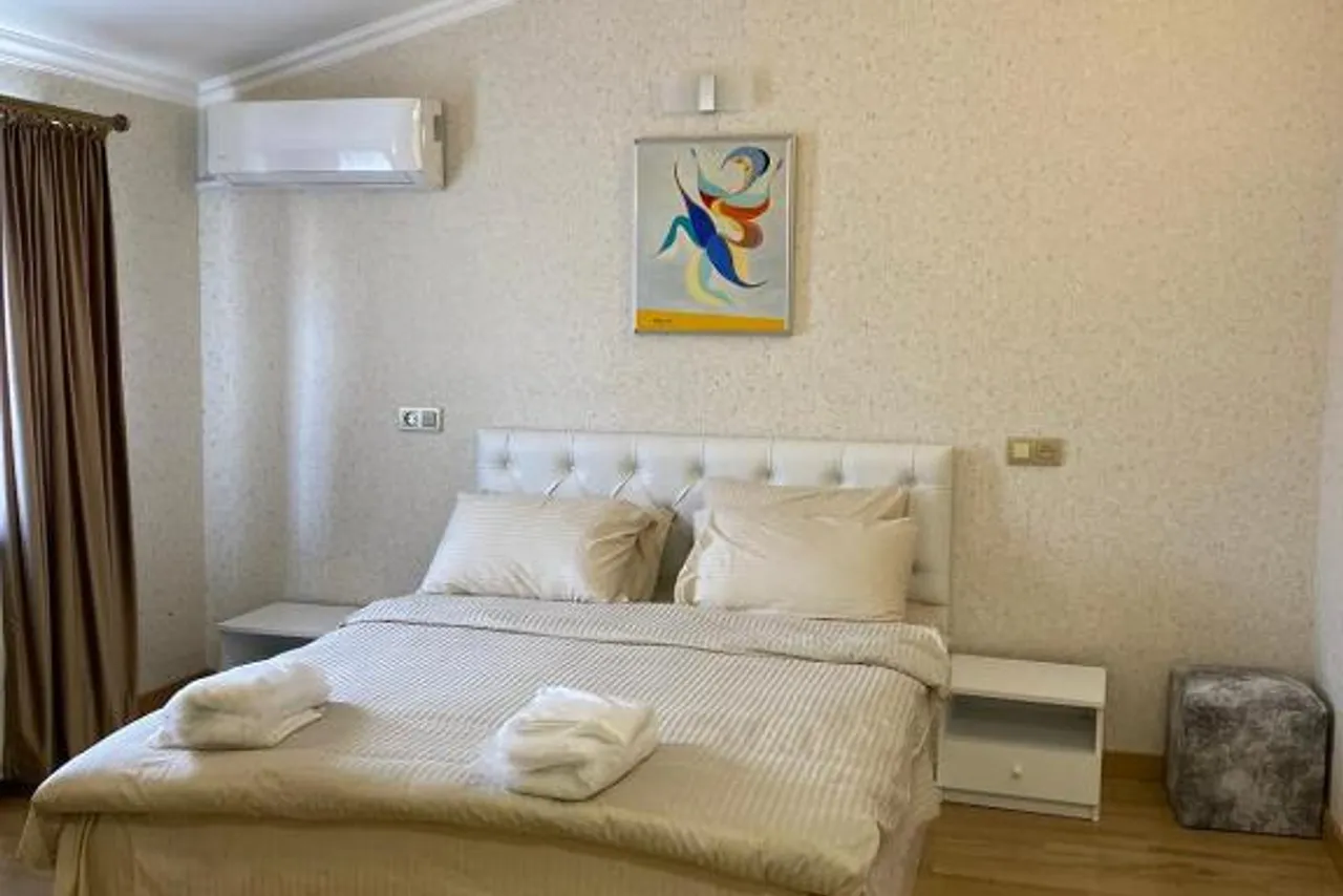 Hotel 12 Tve — rooms and atmosphere
