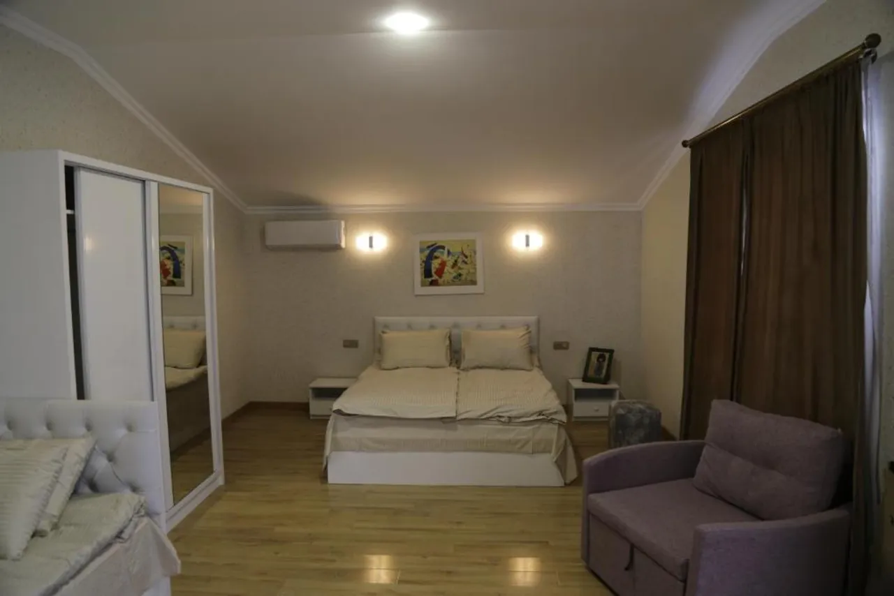 Hotel 12 Tve — rooms and atmosphere