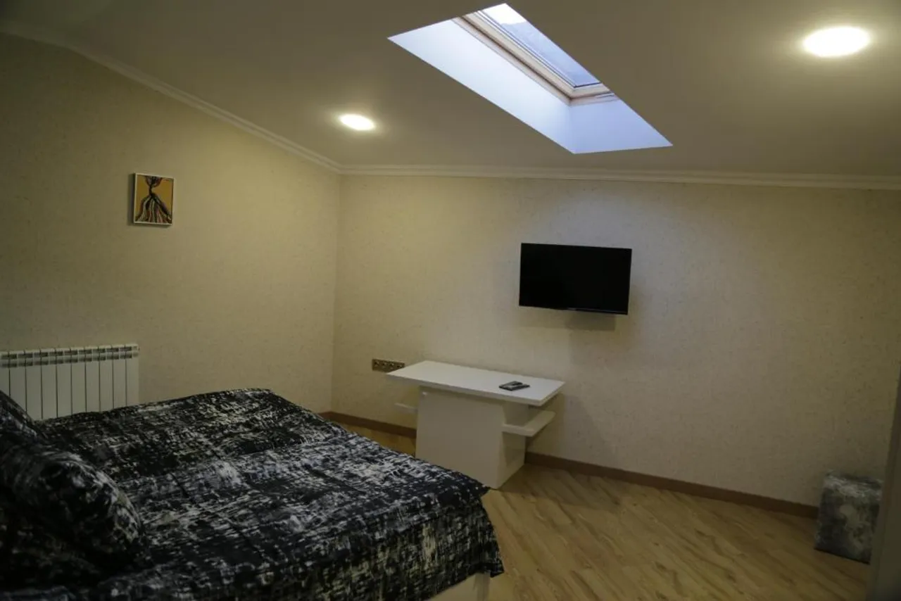 Hotel 12 Tve — rooms and atmosphere