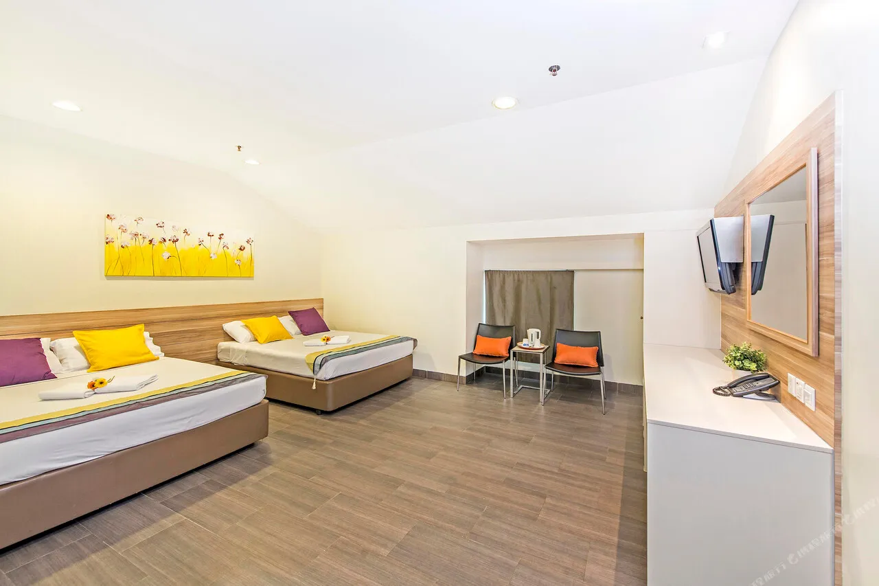 Hotel 81 Dickson — rooms and atmosphere