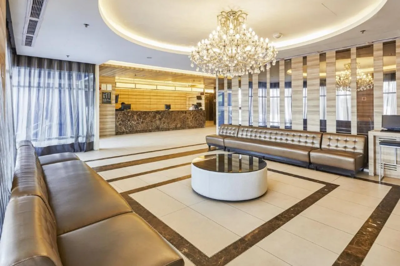 Hotel 81 Dickson — rooms and atmosphere