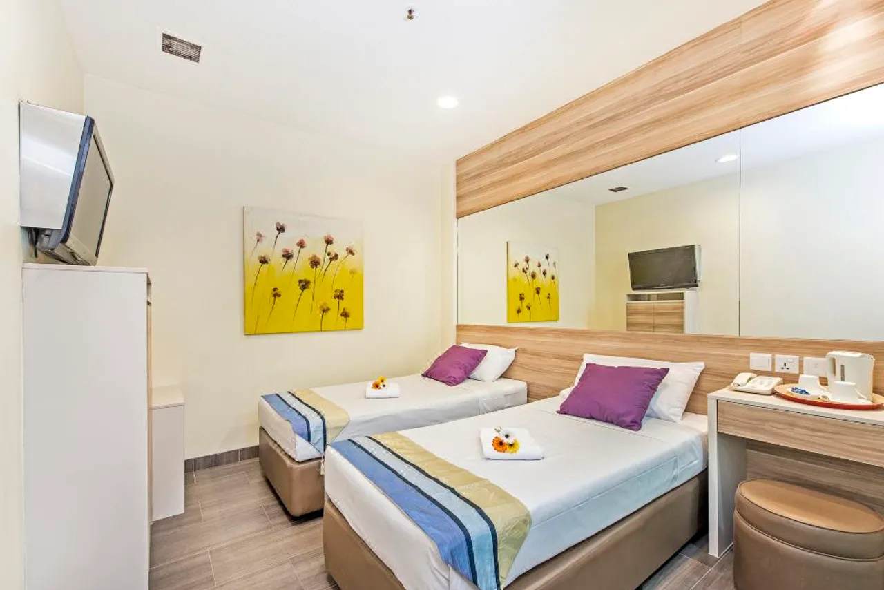 Hotel 81 Dickson — rooms and atmosphere