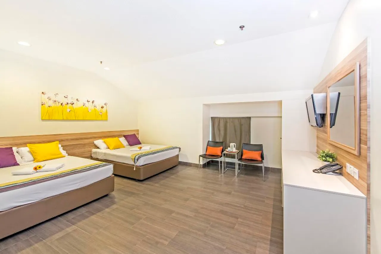 Hotel 81 Dickson — rooms and atmosphere