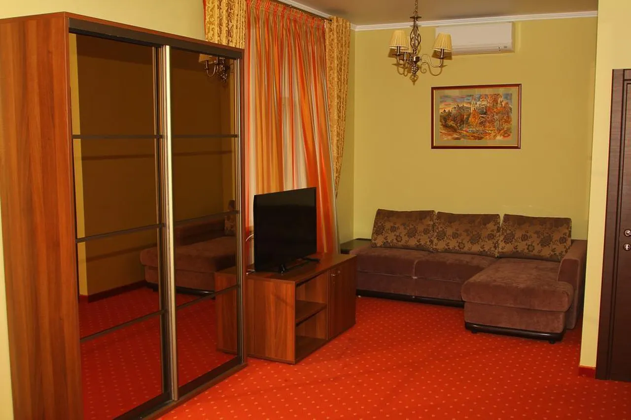 Hotel 903 — rooms and atmosphere