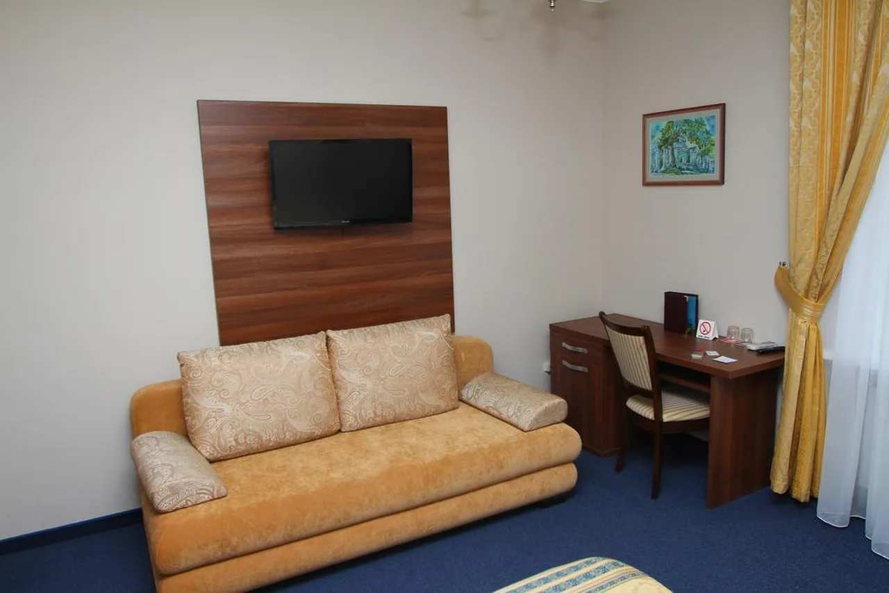 Hotel 903 — rooms and atmosphere