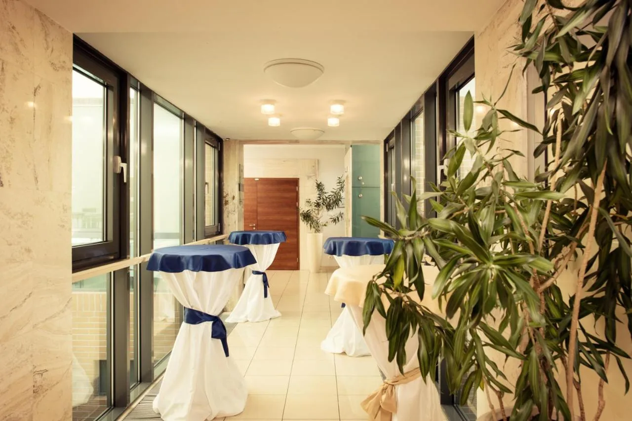 Hotel Ambassador — ภาพห้องพักและบรรยากาศ