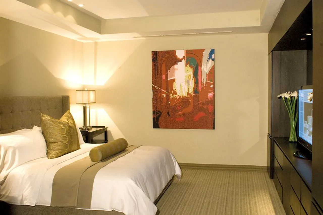Hotel Antaris Cintermex — rooms and atmosphere