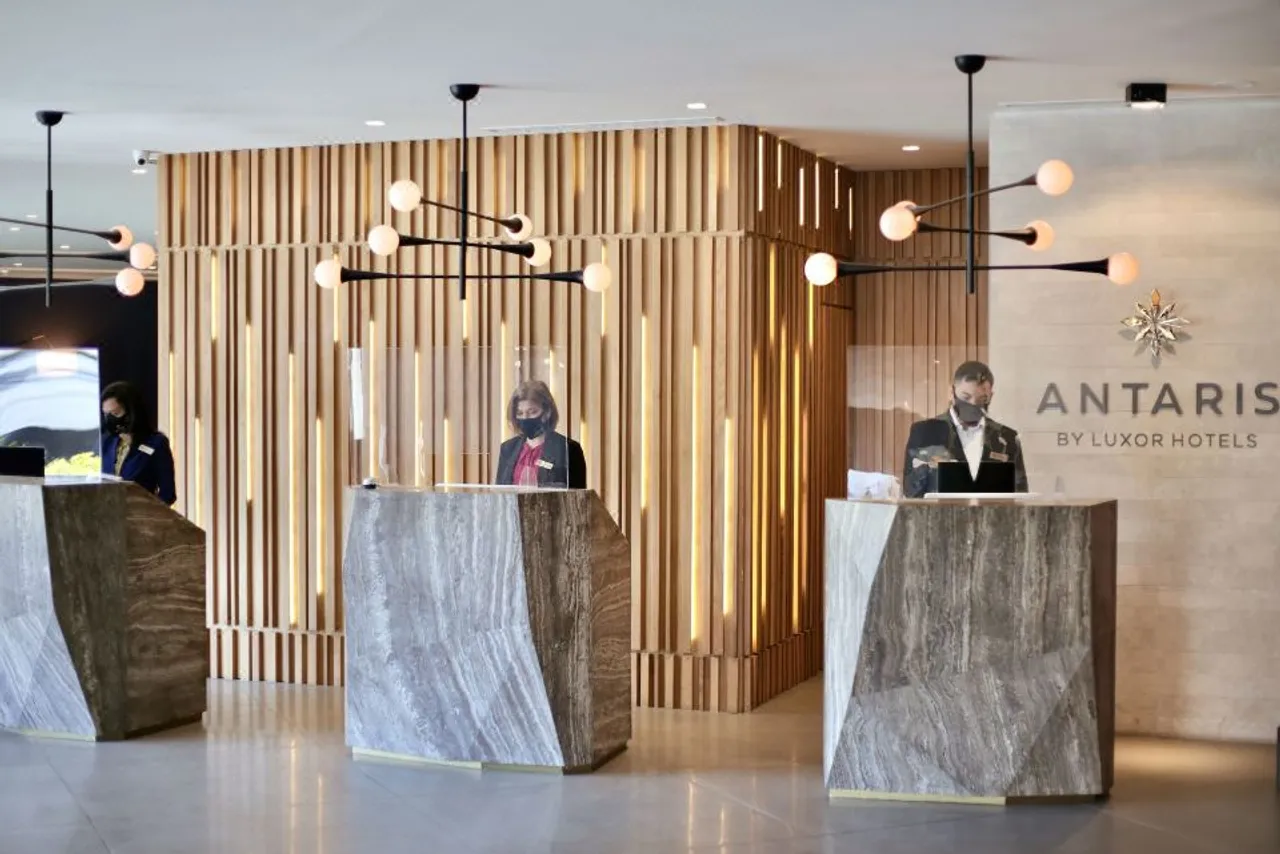 Hotel Antaris Cintermex — rooms and atmosphere