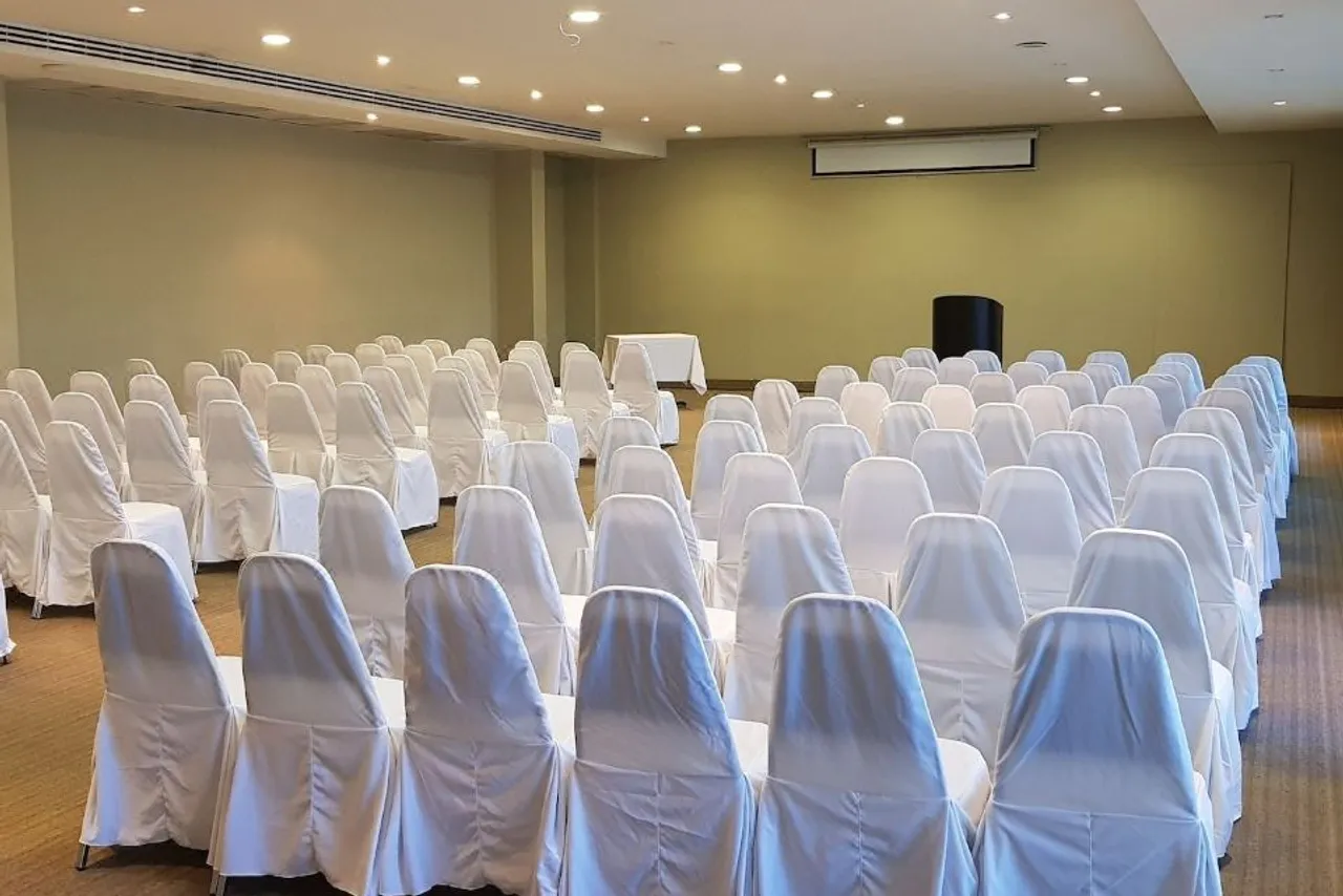 Hotel Antaris Cintermex — rooms and atmosphere