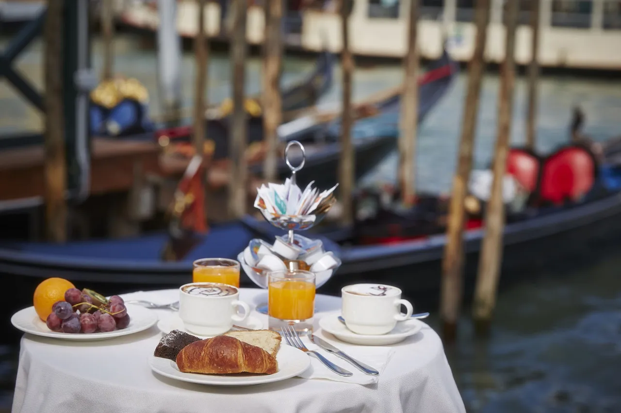 Hotel Antiche Figure — rooms and atmosphere