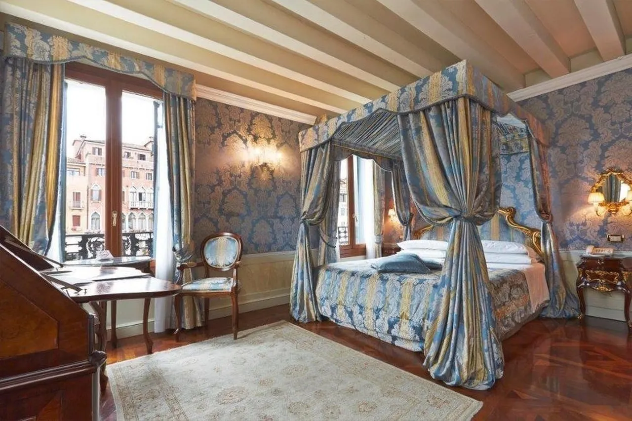 Hotel Antiche Figure — rooms and atmosphere