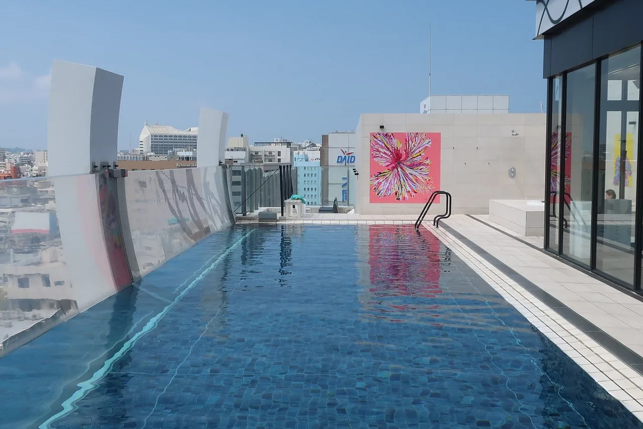 Hotel Aqua Citta Naha — rooms and atmosphere